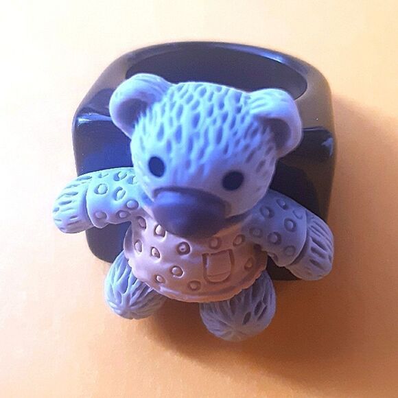 Teddy Bear Chunky Resin Statement Ring - Picture 3 of 10